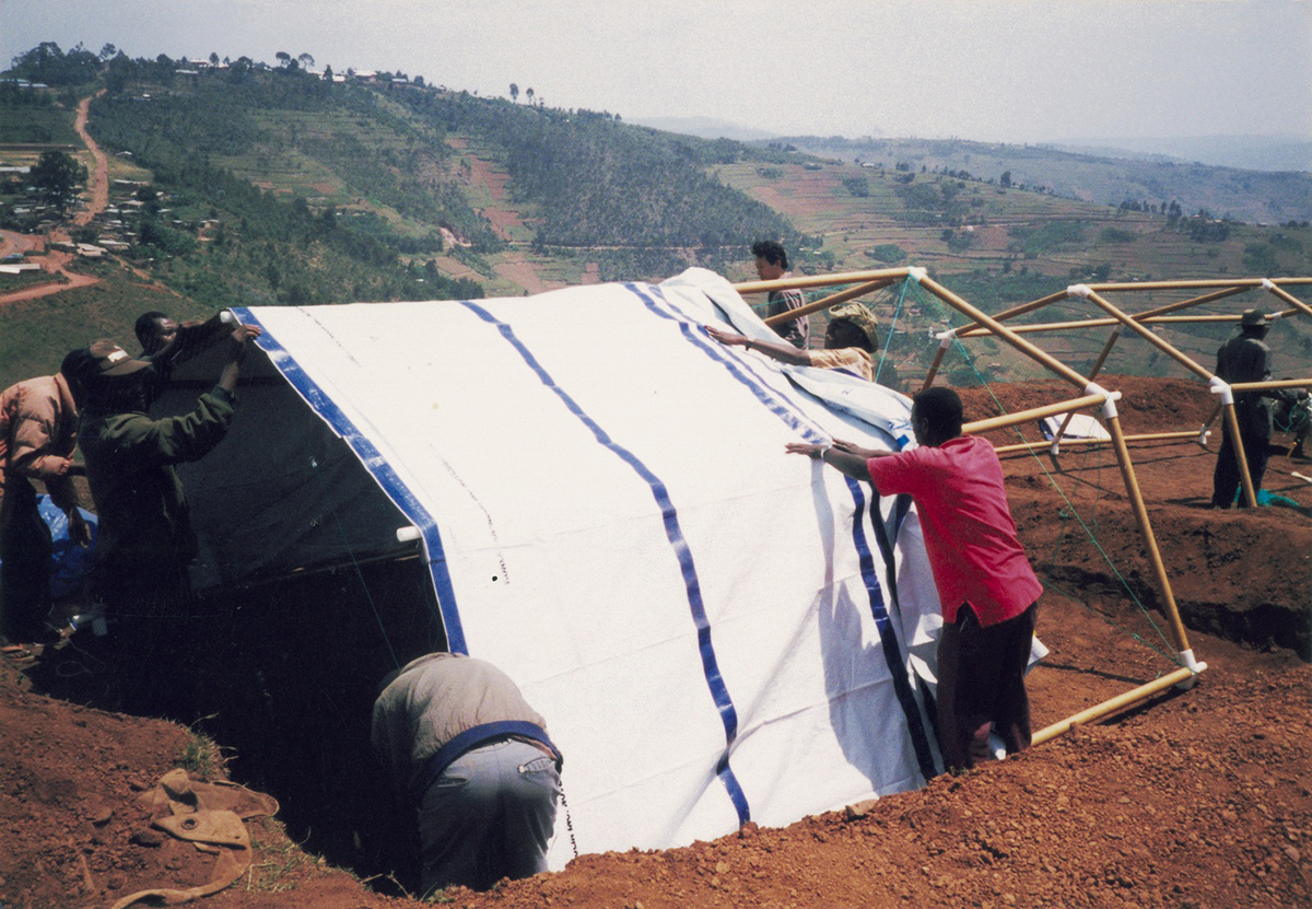 Shigeru Ban signs agreement to design new homes for thousands of refugees in Kenya