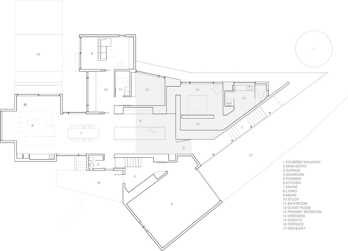 Splyce Design built a single-family home choreographed by a colonnade-lined entrance 