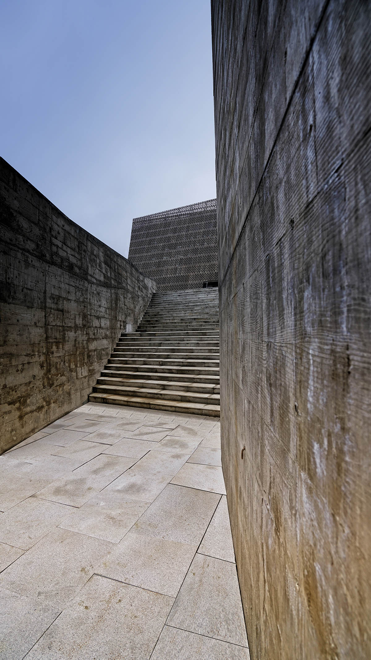 Three heavy concrete structures are inspired by Shui language and character of mountains in China