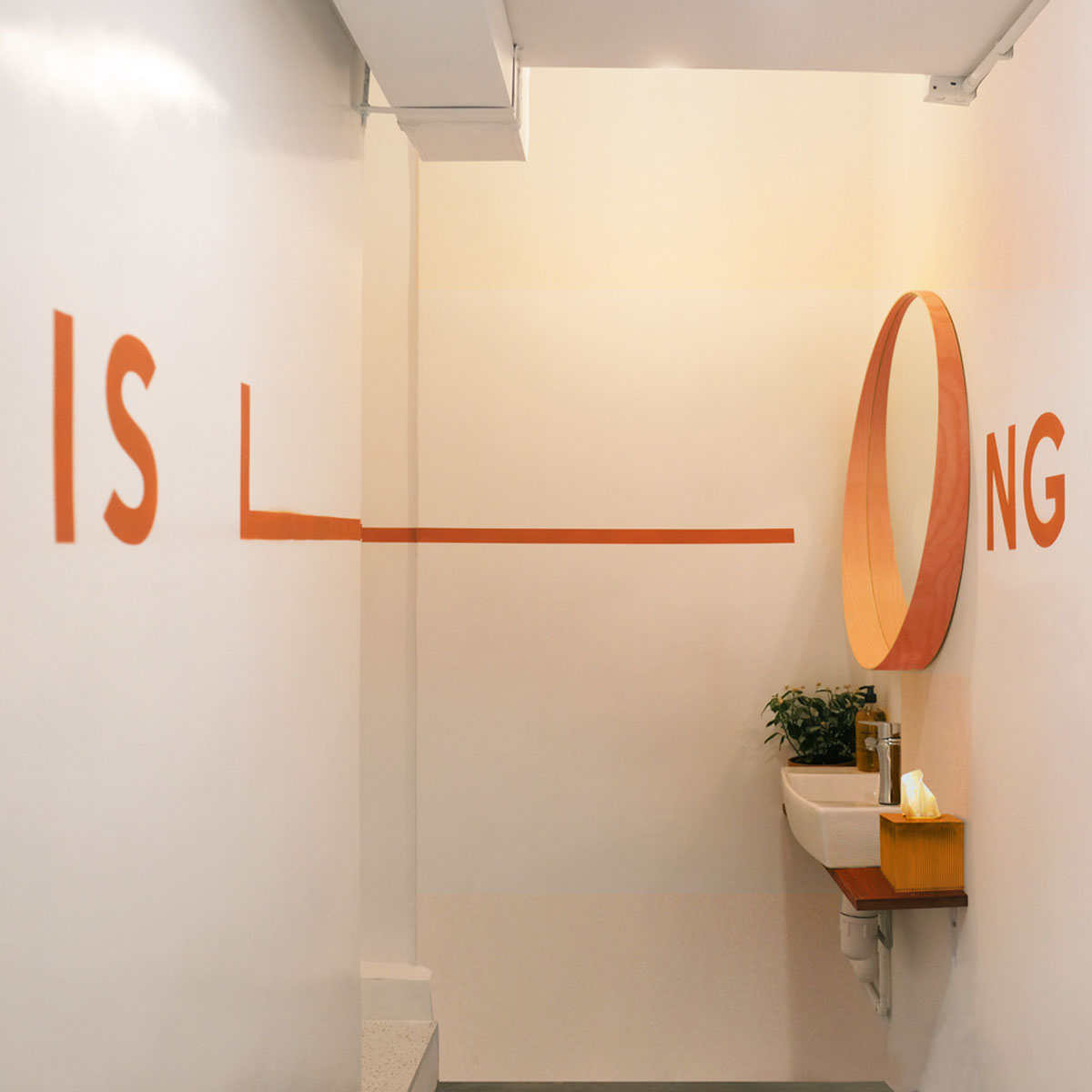 This tiny cafe features peachy-colored shades referencing to golden sunset of Australia in Hong Kong