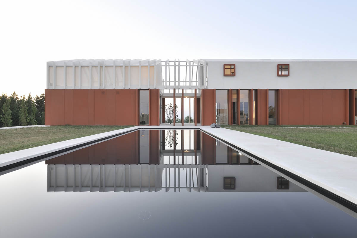 White and reddish strips are used to create cinematic appearance for Border Crossing House in Italy