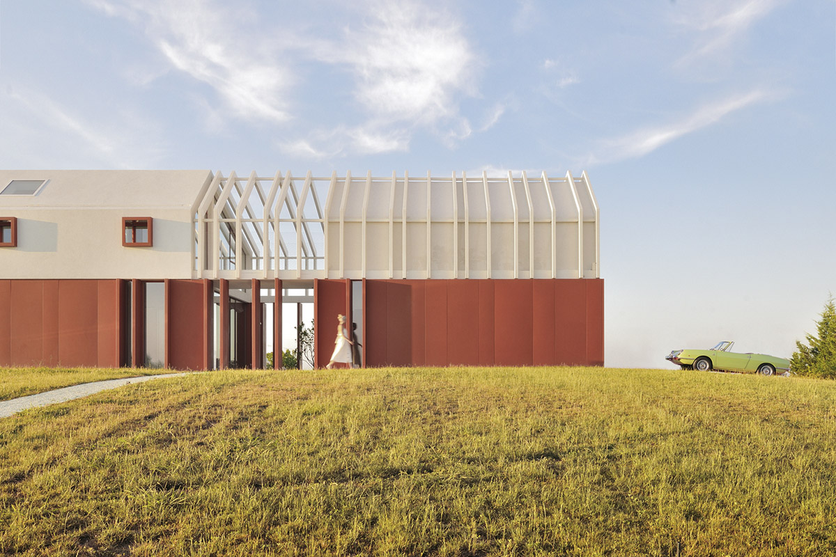 White and reddish strips are used to create cinematic appearance for Border Crossing House in Italy