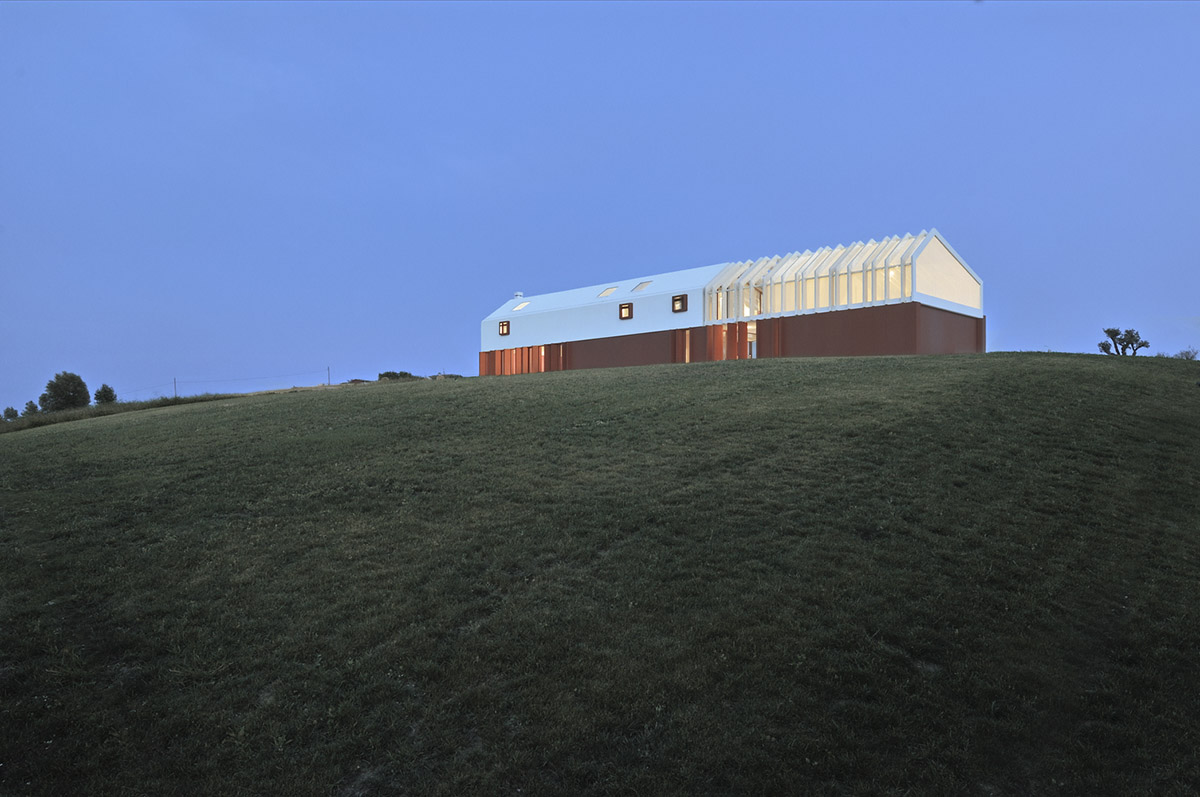 White and reddish strips are used to create cinematic appearance for Border Crossing House in Italy