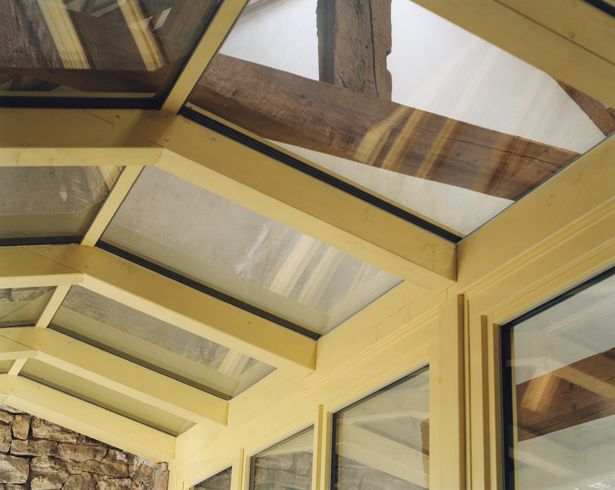 Piertzovanis Toews transforms an 18th-century barn into a colorful house in Albisheim, Germany