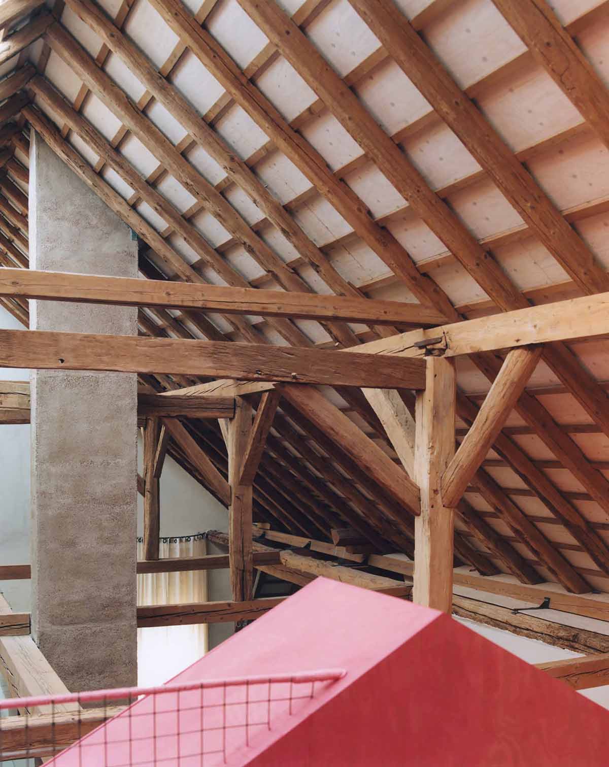 Piertzovanis Toews transforms an 18th-century barn into a colorful house in Albisheim, Germany