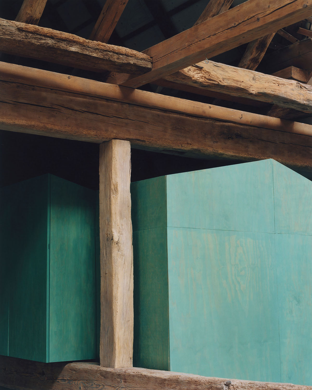 Piertzovanis Toews transforms an 18th-century barn into a colorful house in Albisheim, Germany