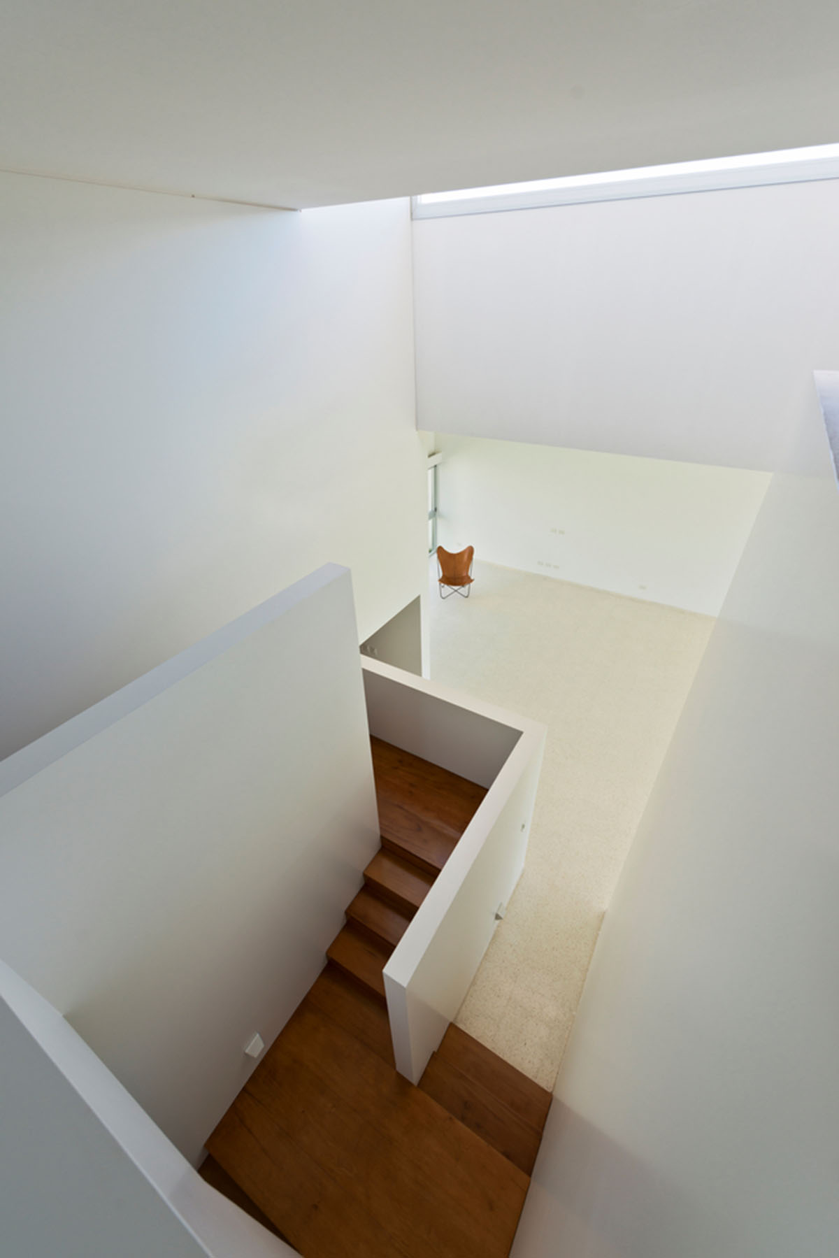 Nicolás Campodonico completes Argentinean family house with pure all-white colour masonry volumes