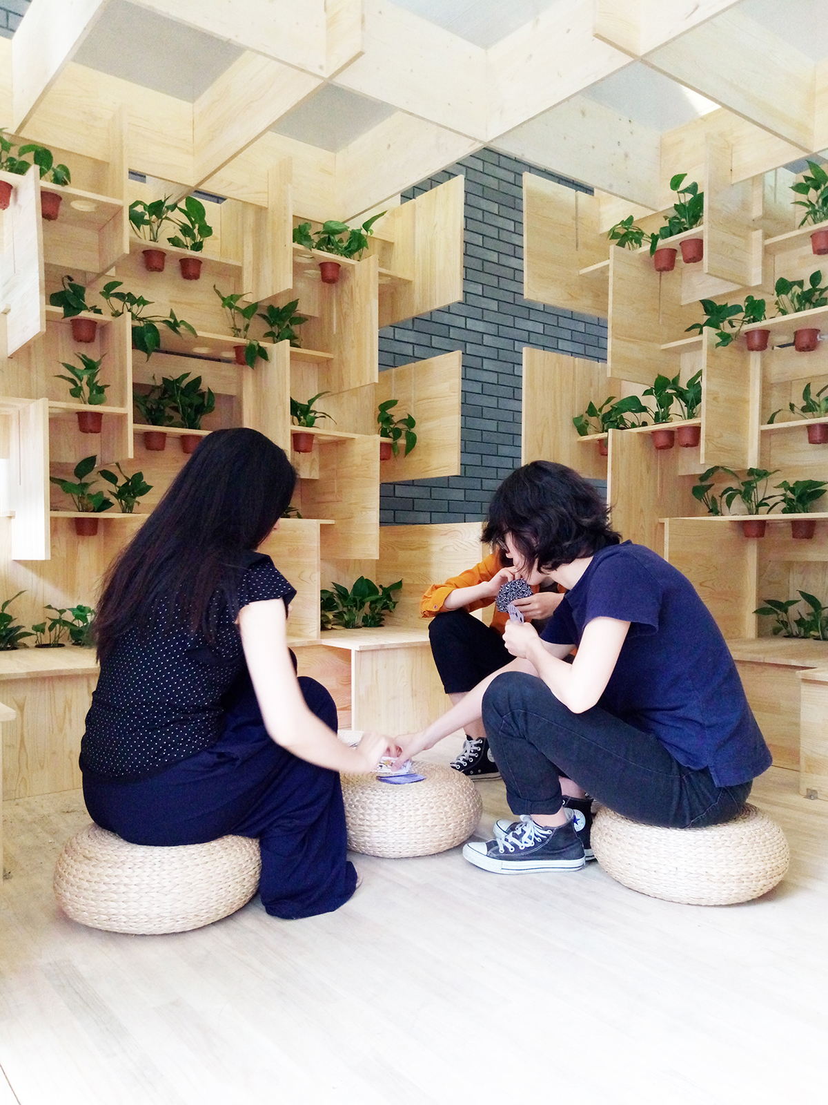 CAFAarchStudio10’s students designed seven installations creating personalized forms with wood