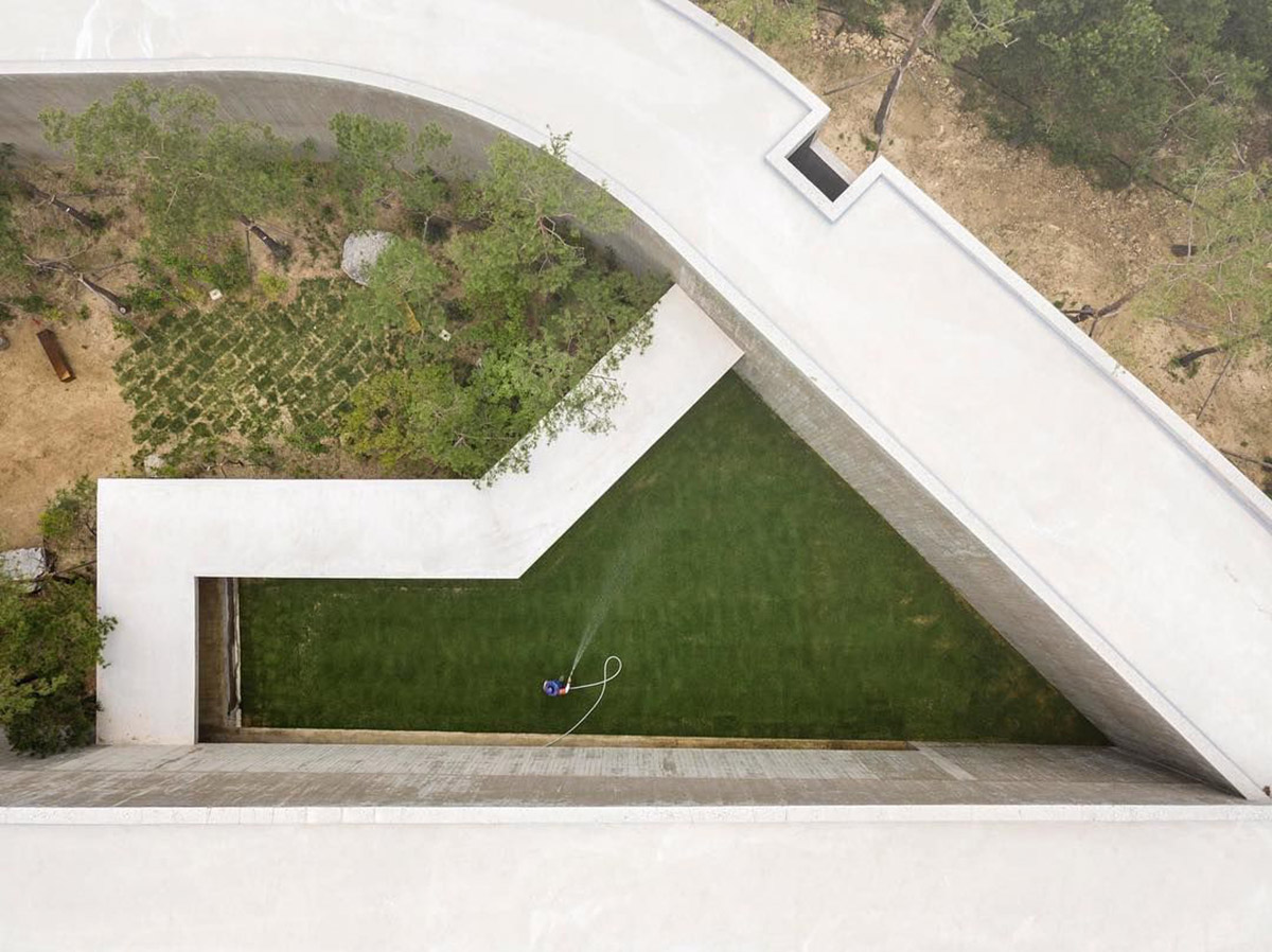 Álvaro Siza Vieira and Carlos Castanheira complete trio of concrete buildings in South Korean forest