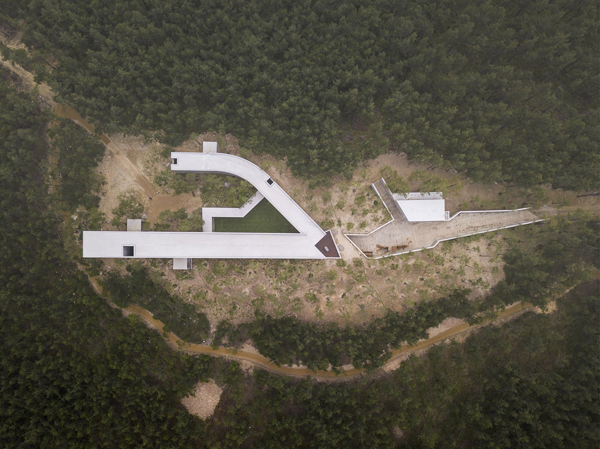 Álvaro Siza Vieira and Carlos Castanheira complete trio of concrete buildings in South Korean forest