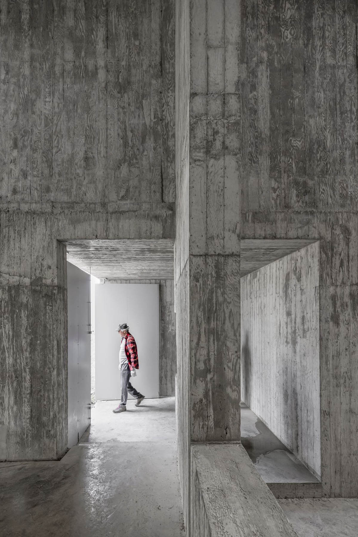 Álvaro Siza Vieira and Carlos Castanheira complete trio of concrete buildings in South Korean forest
