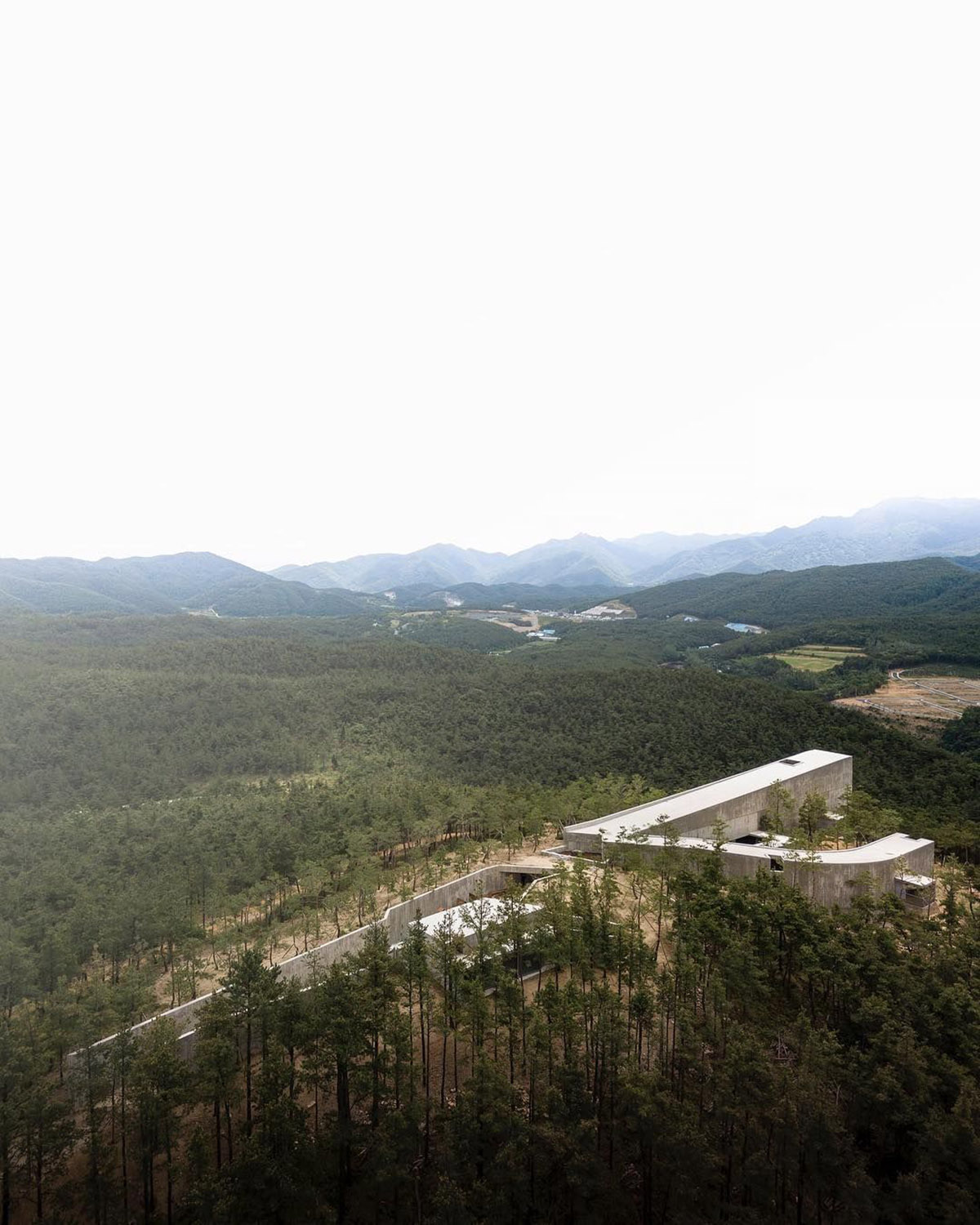 Álvaro Siza Vieira and Carlos Castanheira complete trio of concrete buildings in South Korean forest