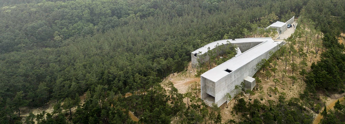 &Aacute;lvaro Siza Vieira And Carlos Castanheira Complete Trio Of Concrete Buildings In South Korean Forest