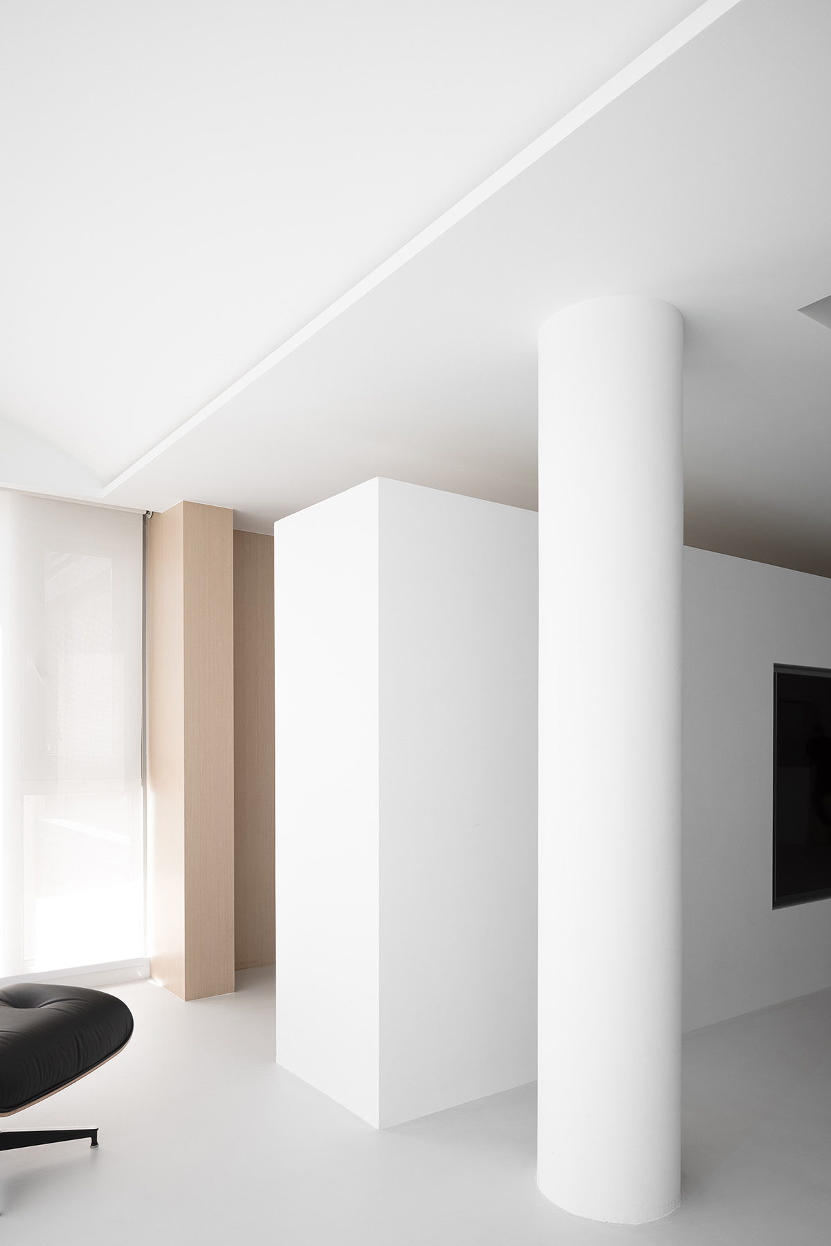 AD ARCHITECTURE creates all-white interiors with geometric compositions for L Apartment in China