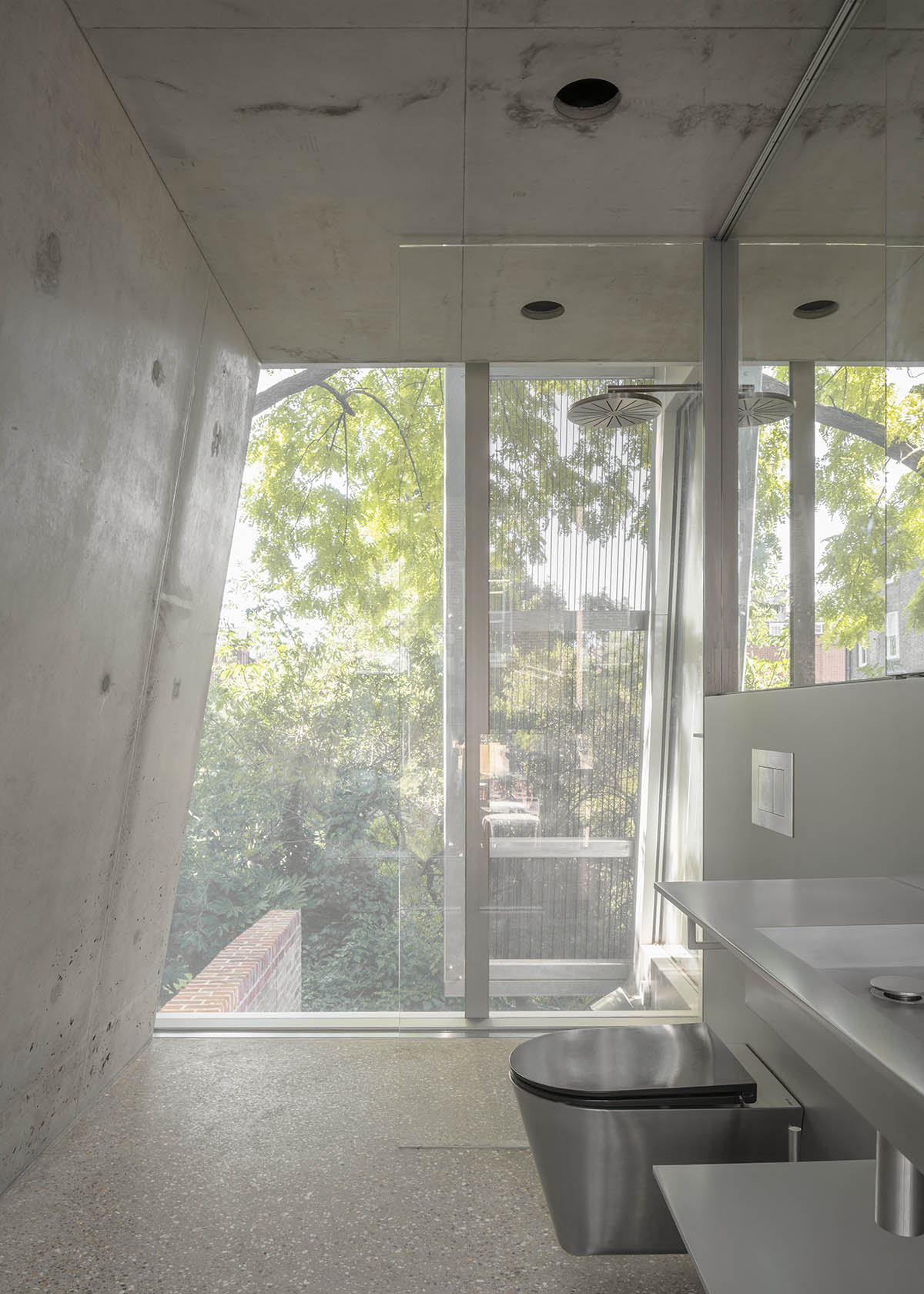 Gianni Botsford Architects expands Norman Foster extension with large-span aluminium-framed glazing