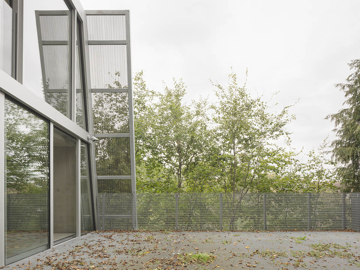 Gianni Botsford Architects expands Norman Foster extension with large-span aluminium-framed glazing