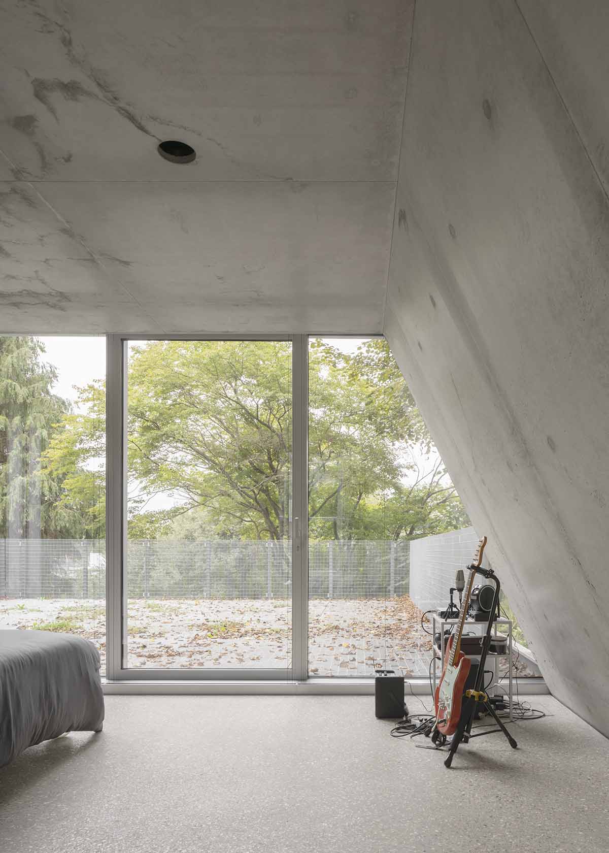 Gianni Botsford Architects expands Norman Foster extension with large-span aluminium-framed glazing