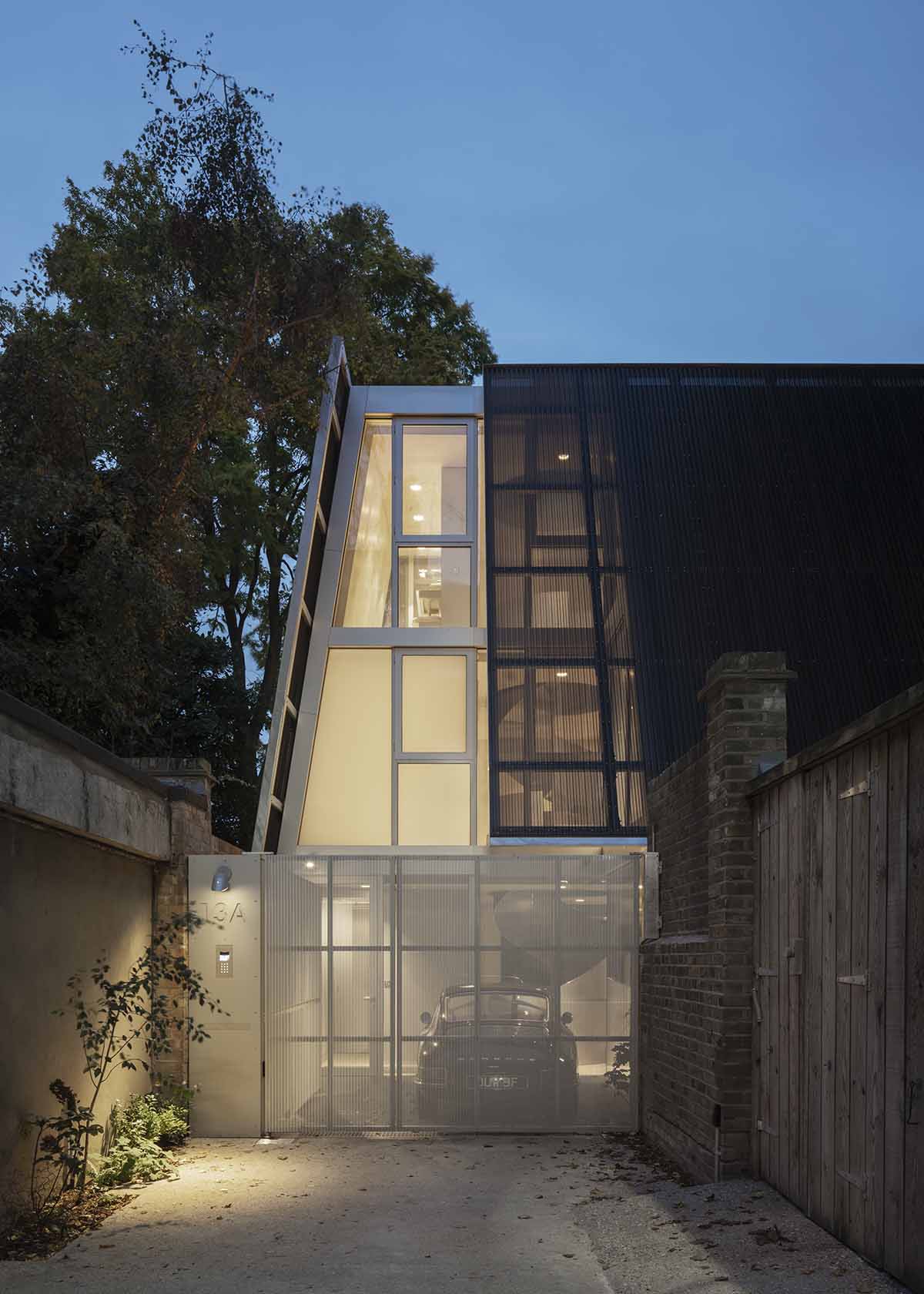 Gianni Botsford Architects expands Norman Foster extension with large-span aluminium-framed glazing