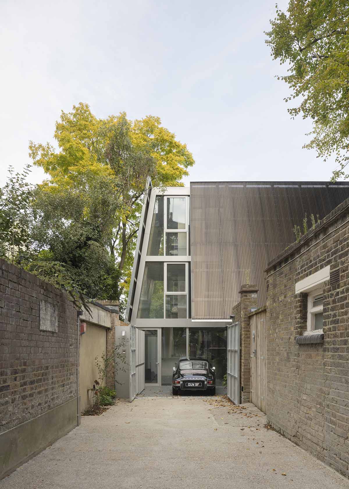 Gianni Botsford Architects expands Norman Foster extension with large-span aluminium-framed glazing