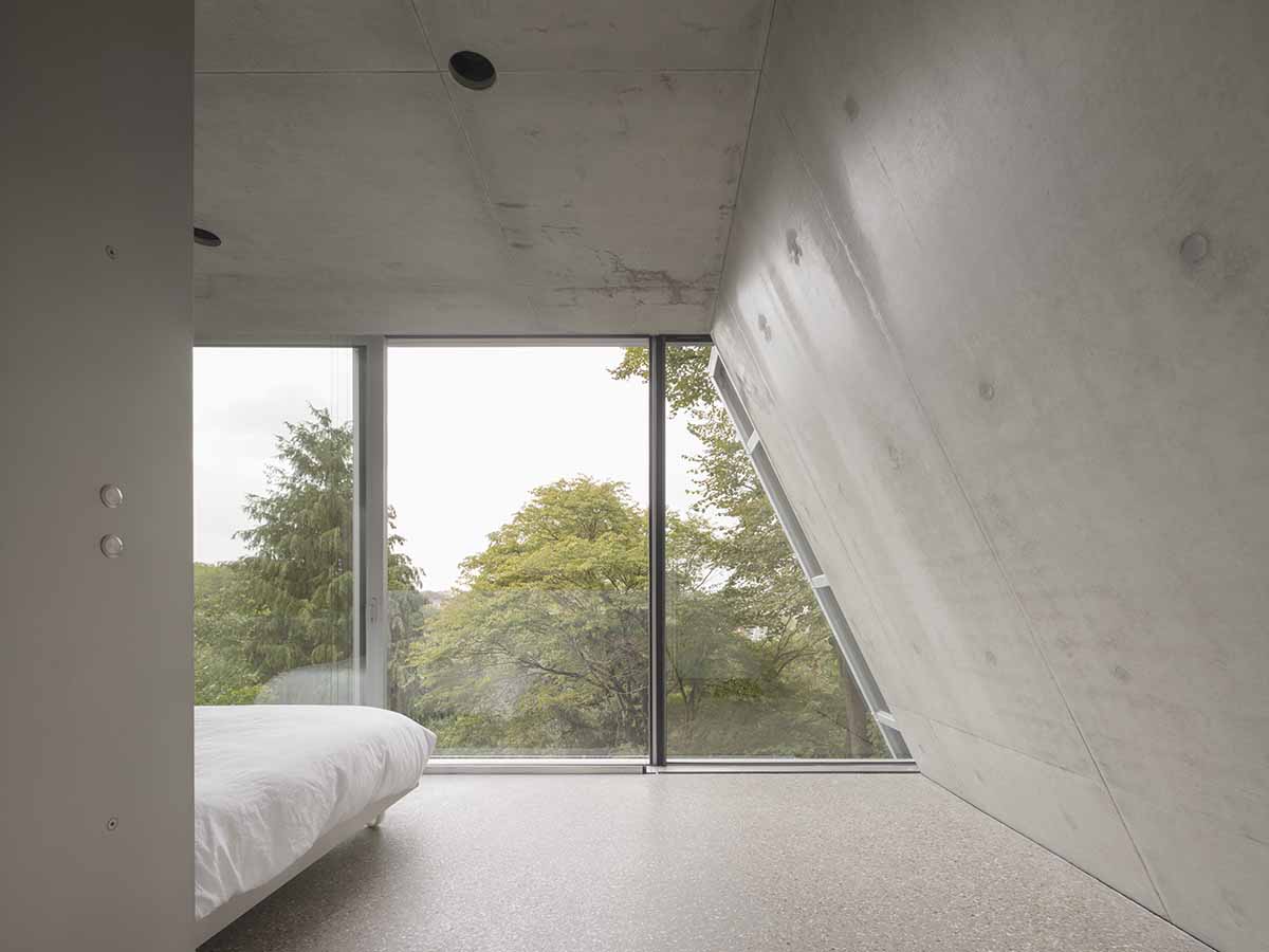 Gianni Botsford Architects expands Norman Foster extension with large-span aluminium-framed glazing