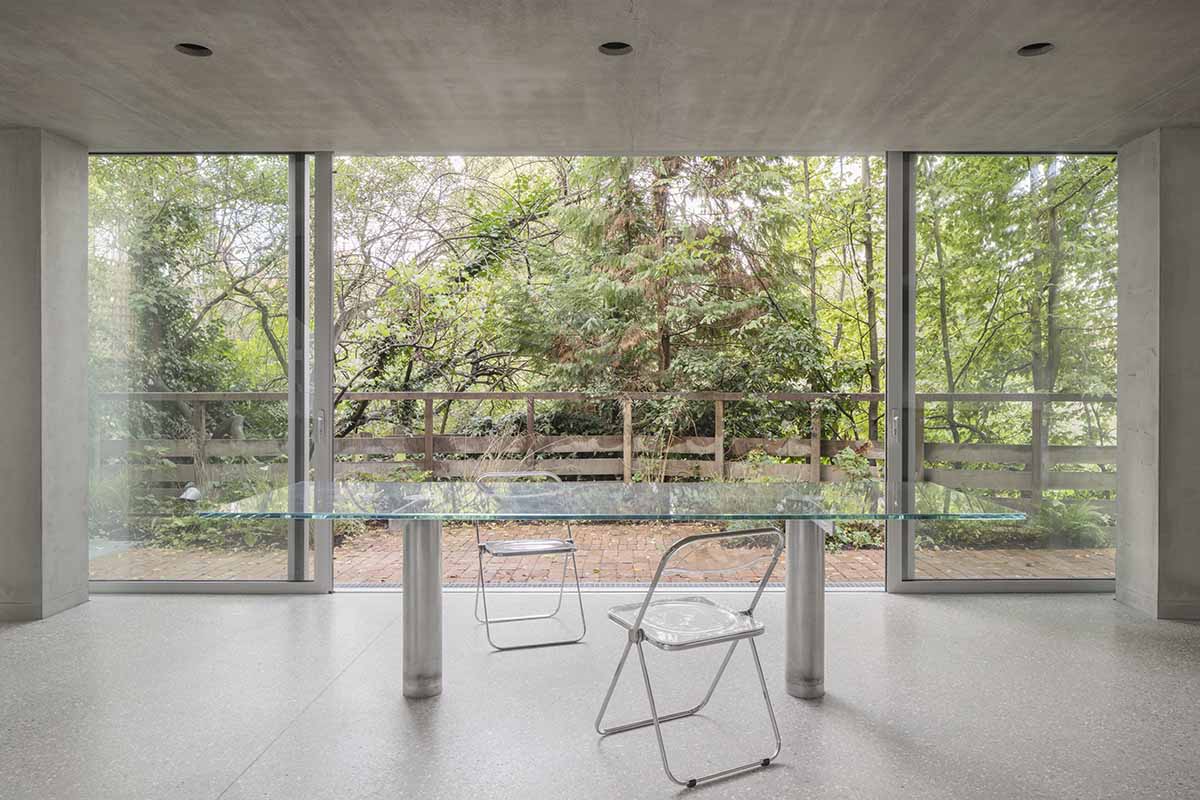Gianni Botsford Architects expands Norman Foster extension with large-span aluminium-framed glazing