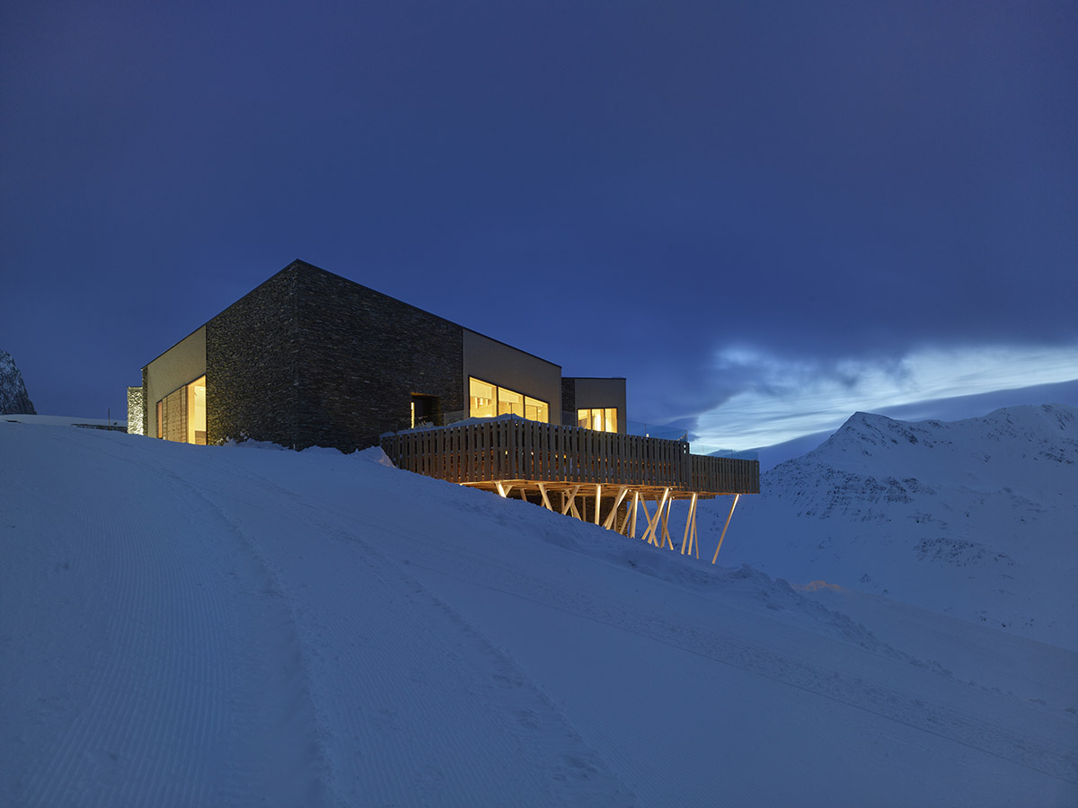 Studio Seilern Architects completes two gourmet restaurants on top of the Swiss Alps