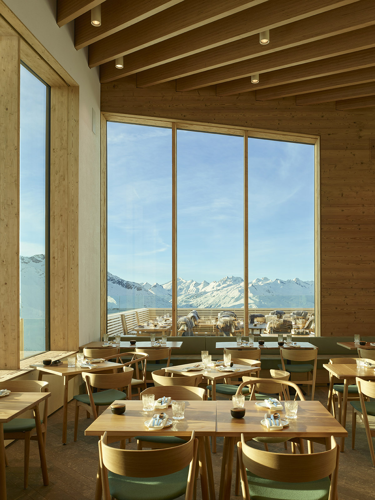 Studio Seilern Architects completes two gourmet restaurants on top of the Swiss Alps