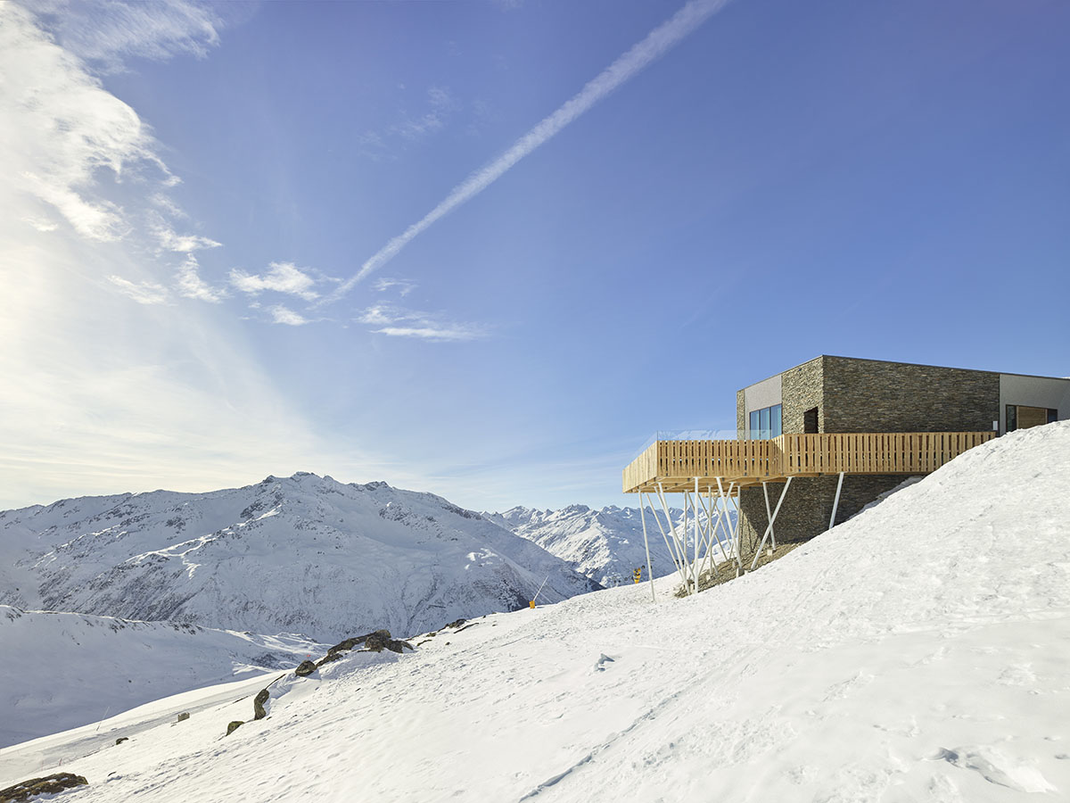 Studio Seilern Architects completes two gourmet restaurants on top of the Swiss Alps