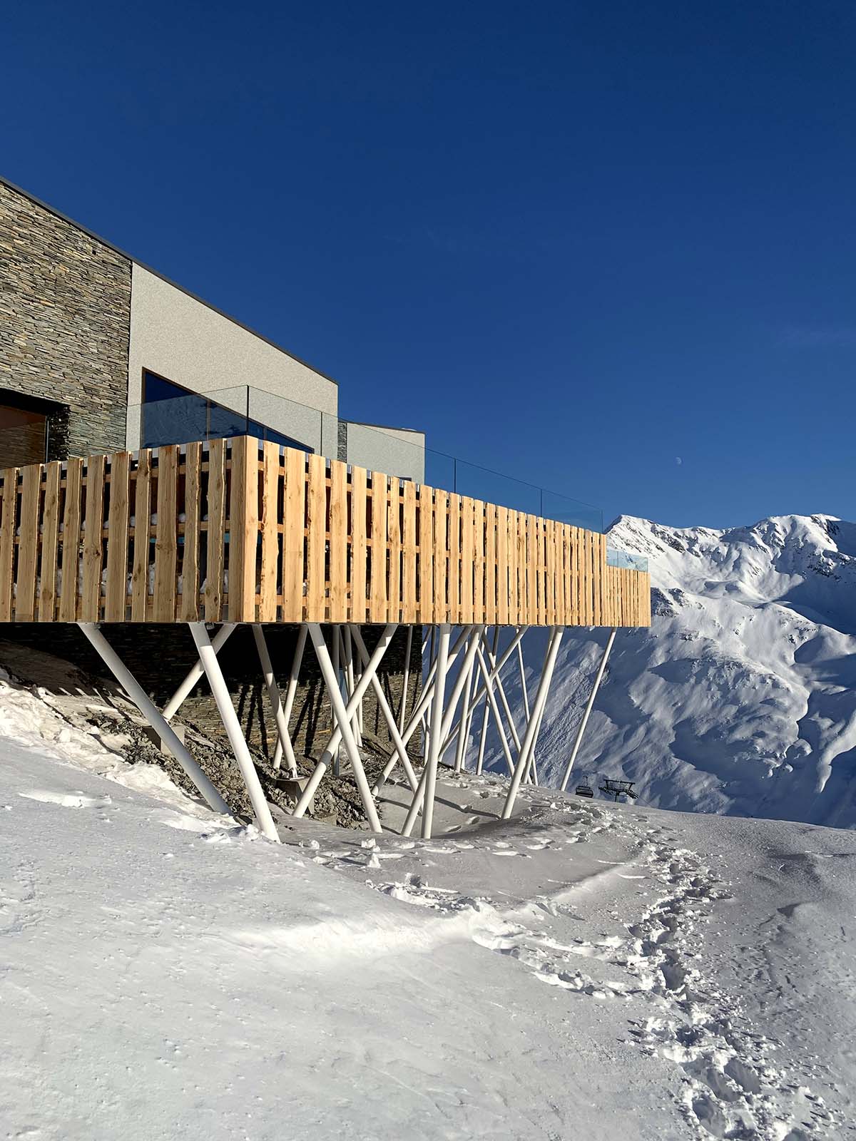 Studio Seilern Architects completes two gourmet restaurants on top of the Swiss Alps