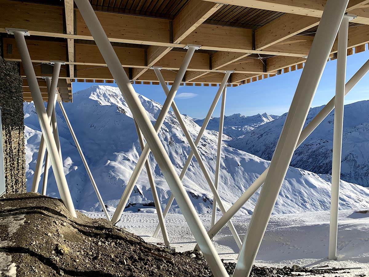 Studio Seilern Architects completes two gourmet restaurants on top of the Swiss Alps