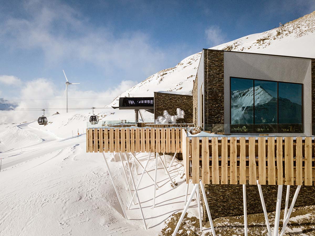 Studio Seilern Architects completes two gourmet restaurants on top of the Swiss Alps