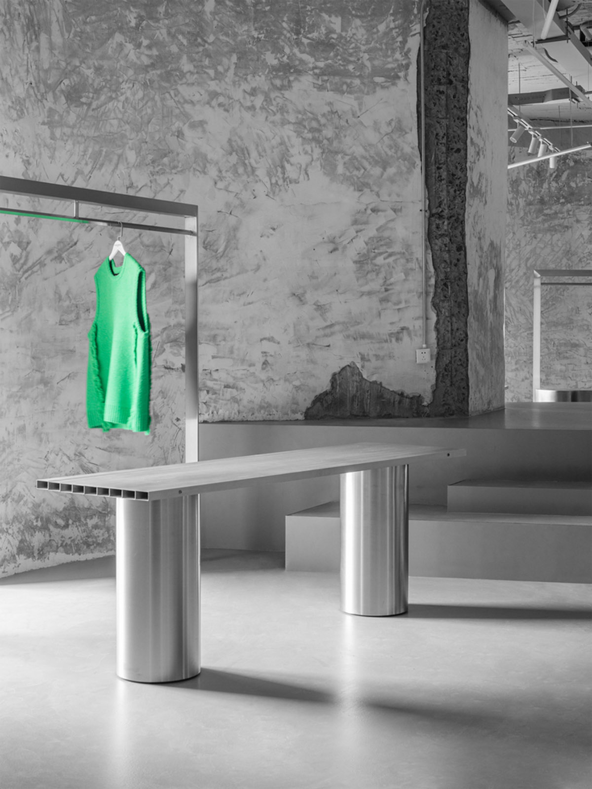 JIANGJIE DESIGN converts cylindrical cement plant into a fashion store in Hangzhou