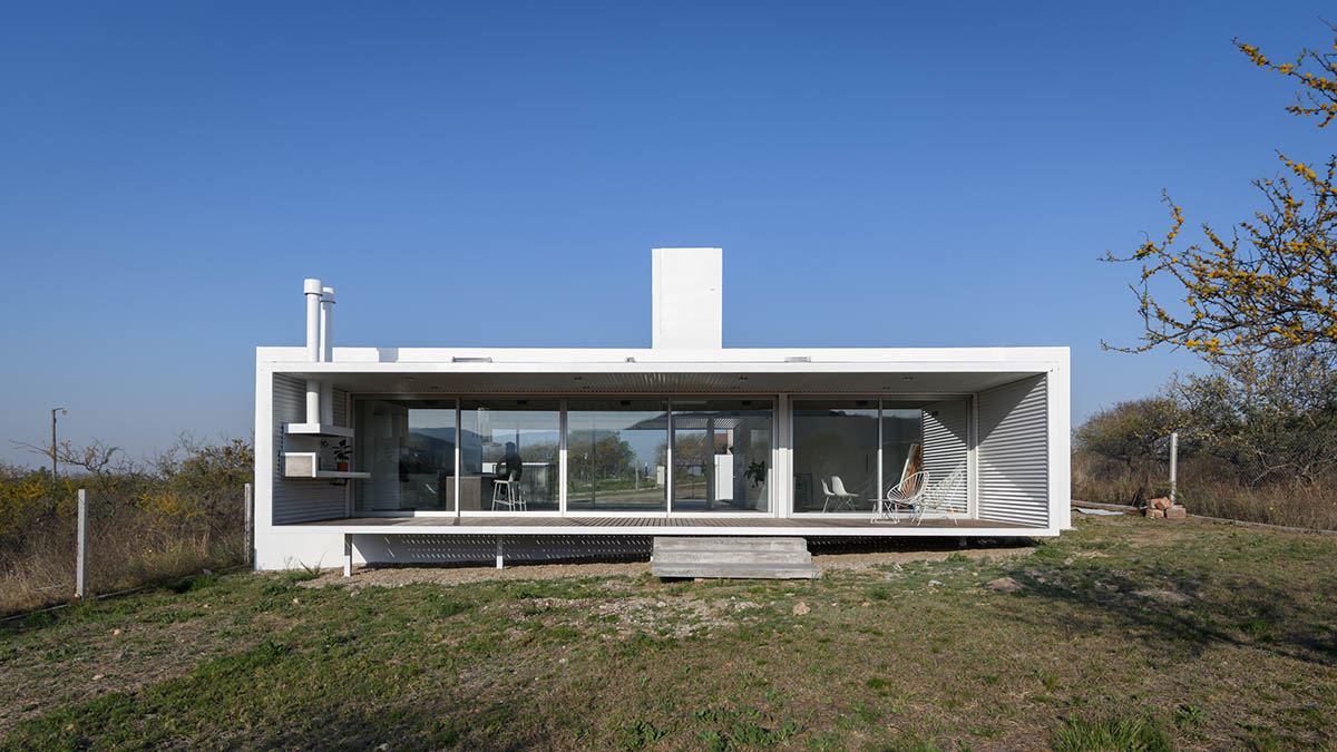 STC Arquitectos completes La Hornilla House at the base of Córdoba hills