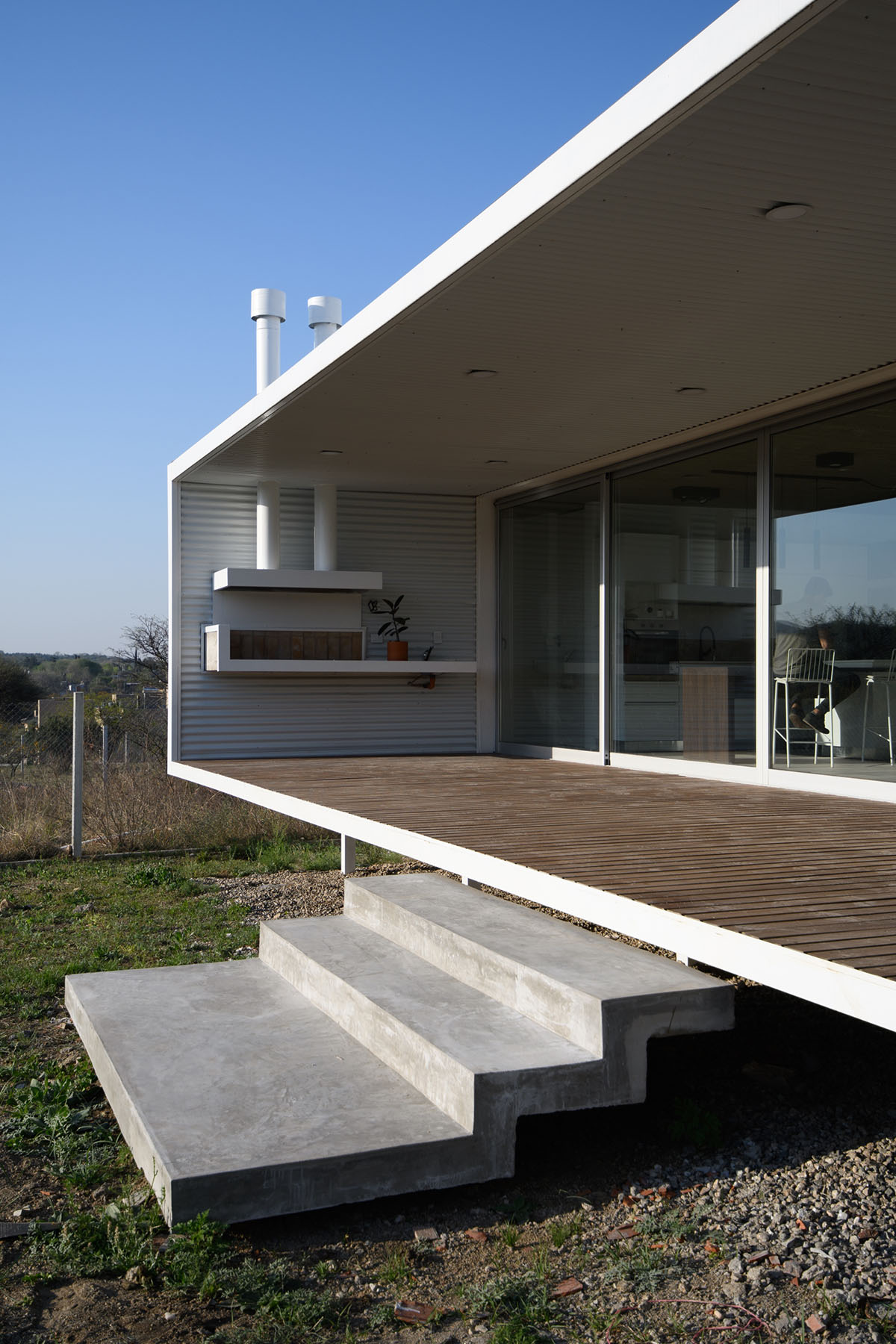 STC Arquitectos completes La Hornilla House at the base of Córdoba hills