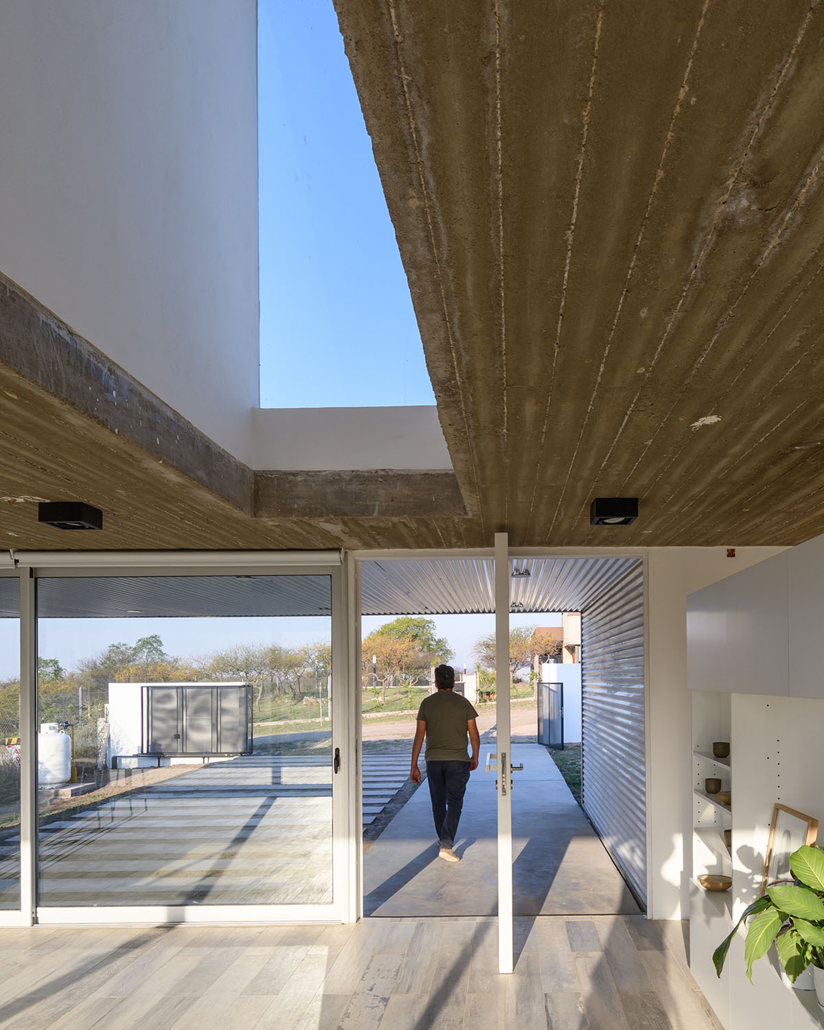 STC Arquitectos completes La Hornilla House at the base of Córdoba hills
