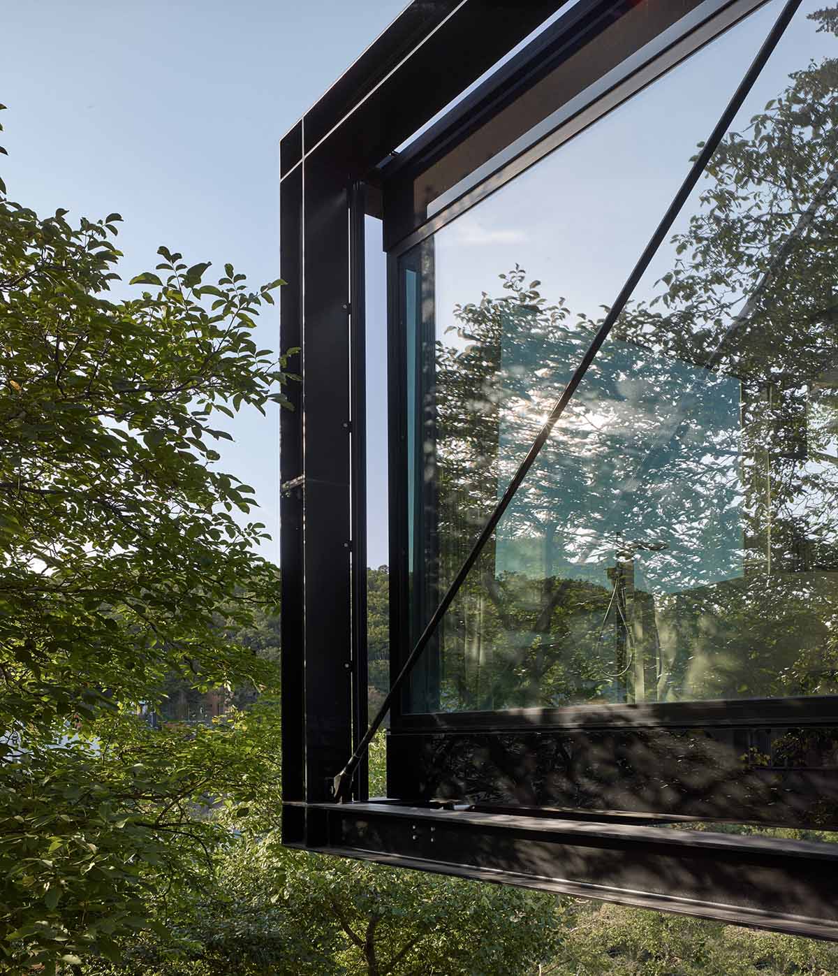 Stempel & Tesar architekti creates bridge-like house on a steep slope in the Czech Republic