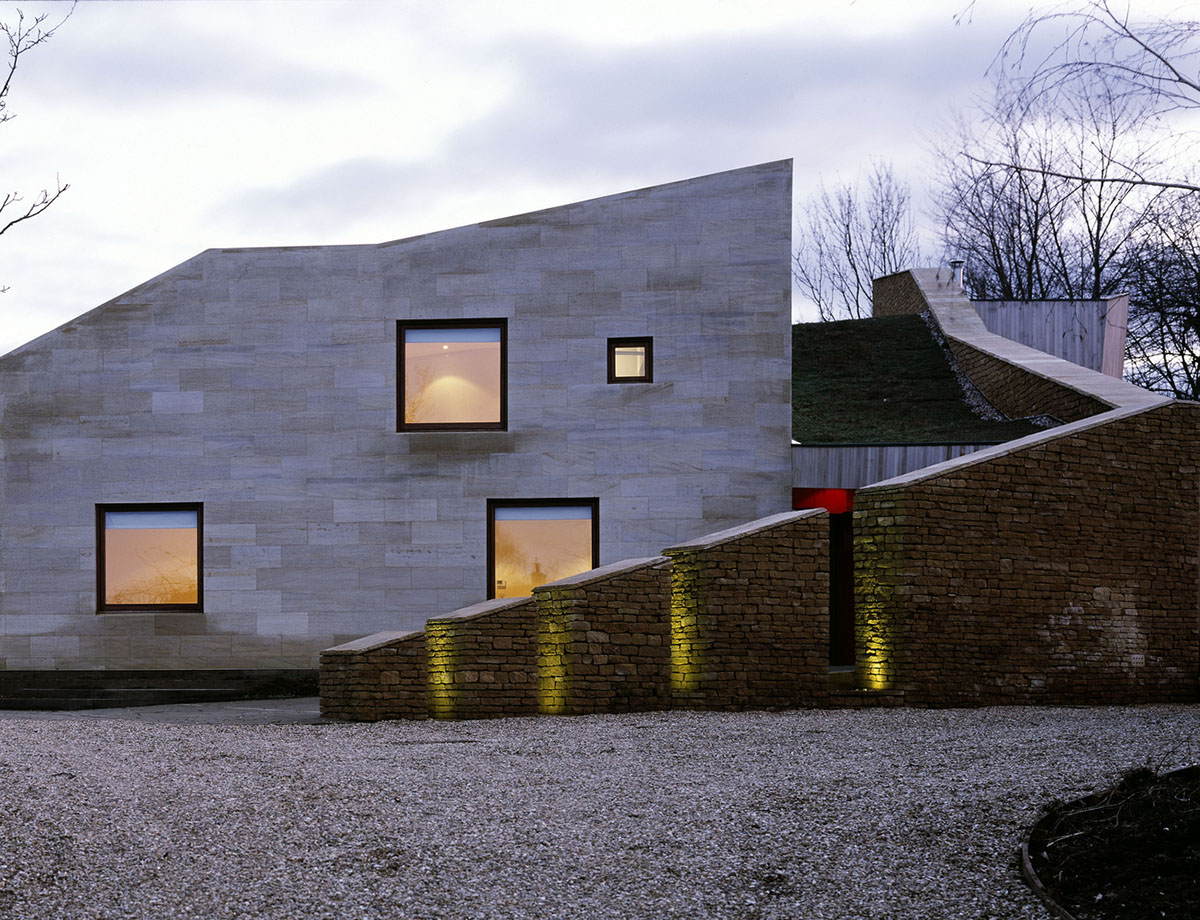 Featherstone Young creates meandering green roof for Stonecrop House in Rutland, UK