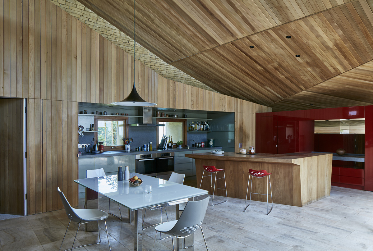 Featherstone Young creates meandering green roof for Stonecrop House in Rutland, UK