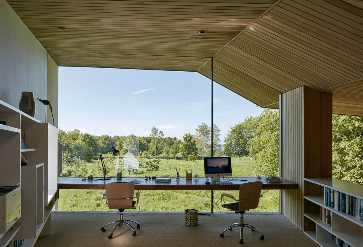 Featherstone Young creates meandering green roof for Stonecrop House in Rutland, UK
