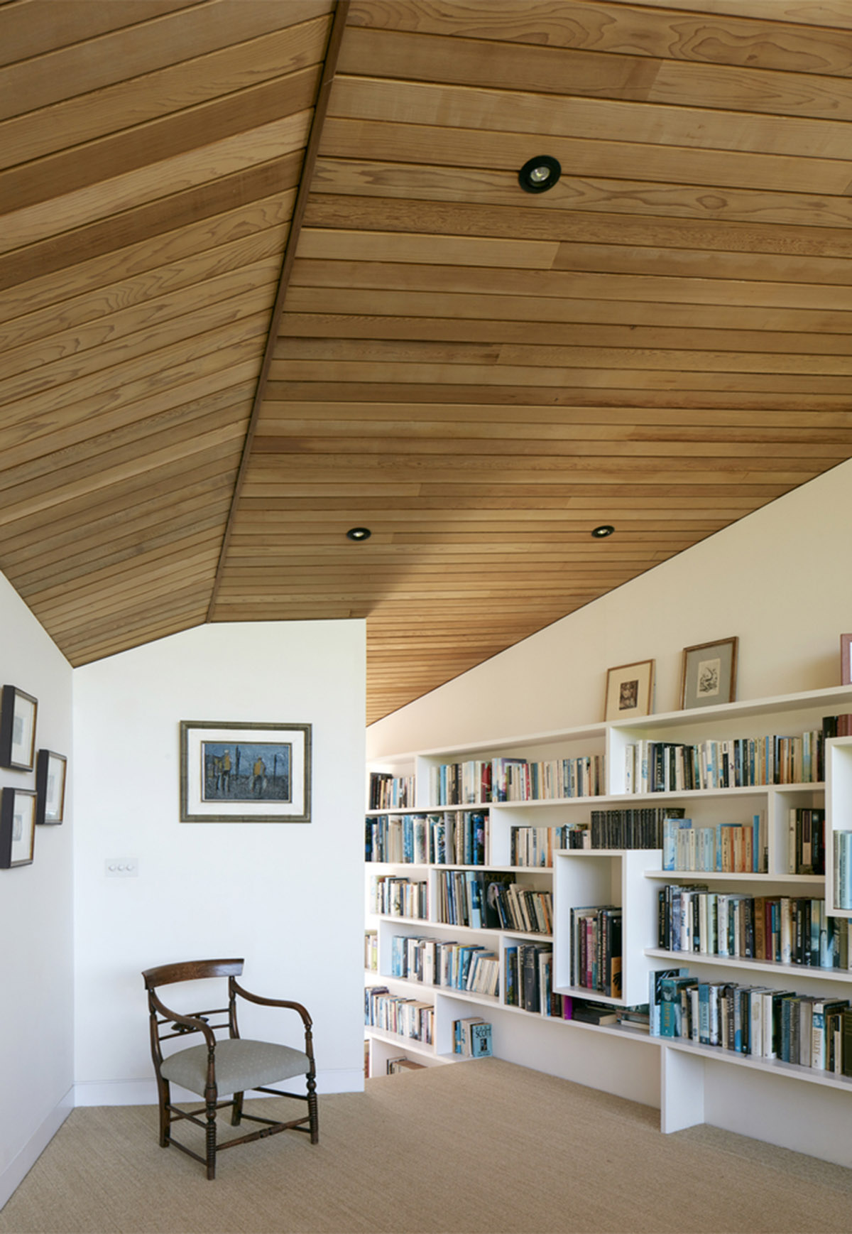 Featherstone Young creates meandering green roof for Stonecrop House in Rutland, UK
