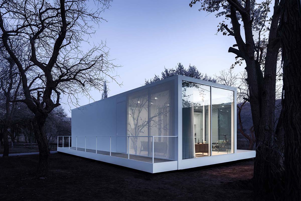 STUDIO QI built a boutique hotel with airy structures in an isolated oasis of Ningxia