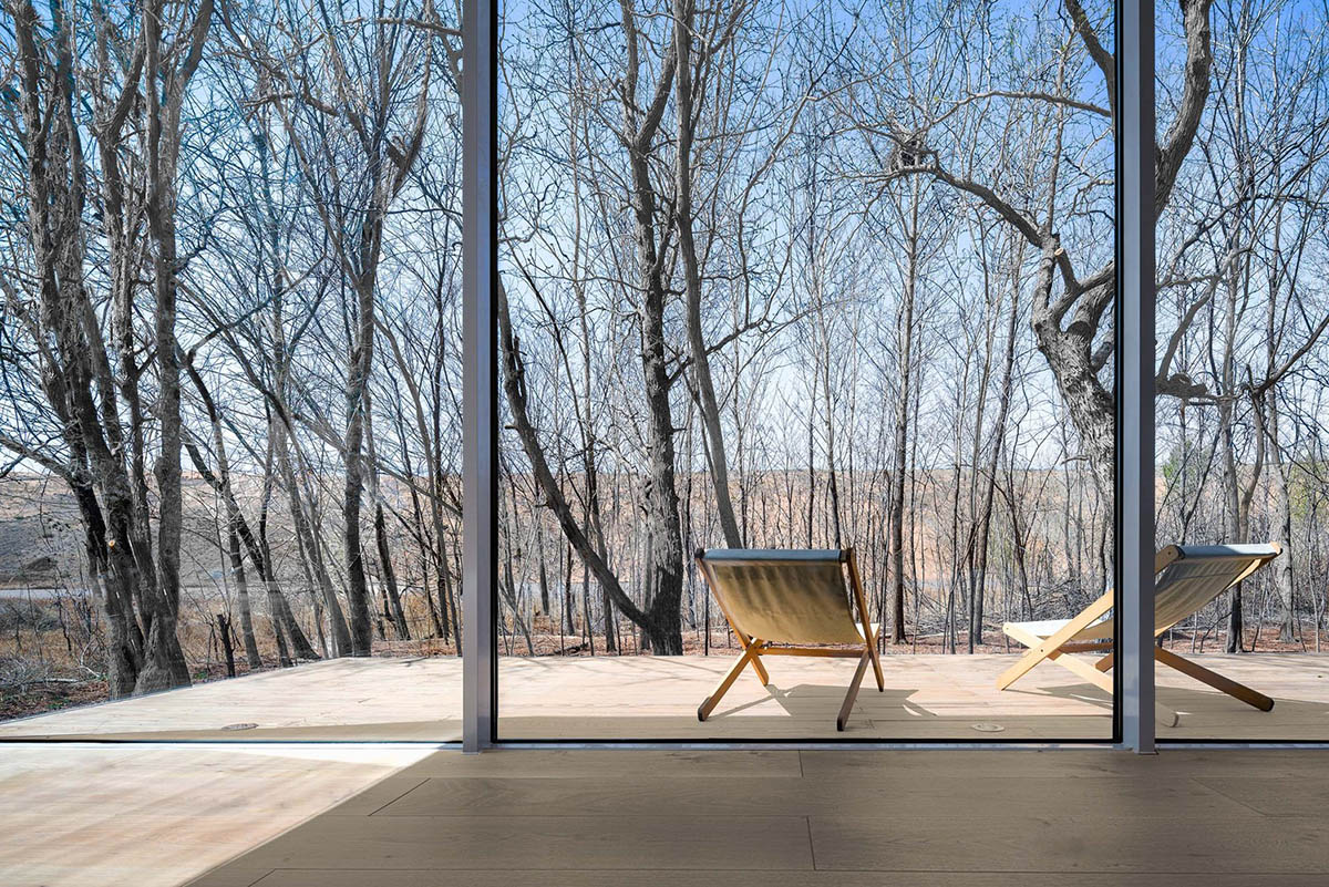 STUDIO QI built a boutique hotel with airy structures in an isolated oasis of Ningxia