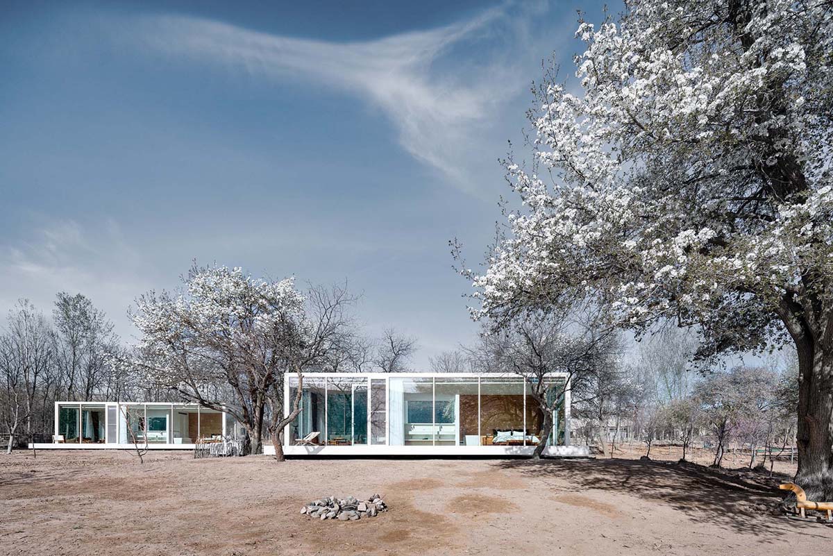 STUDIO QI built a boutique hotel with airy structures in an isolated oasis of Ningxia