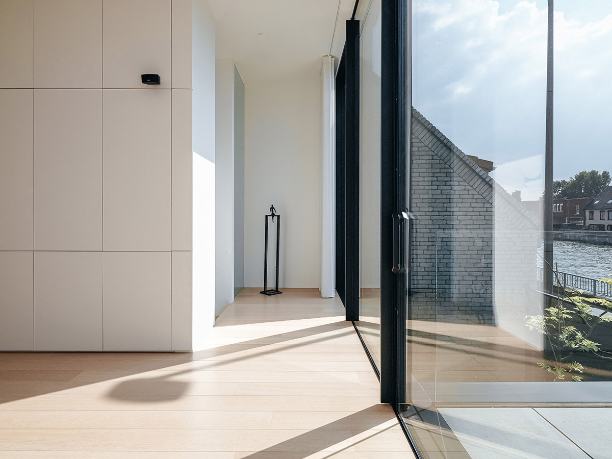 Studio Farris Architects plays with subtraction of volumes to create this residence in Belgian town