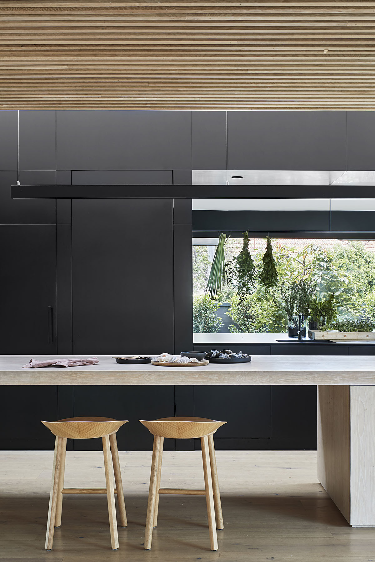 studiofour completes black-colored Central Park Road Residence in Malvern