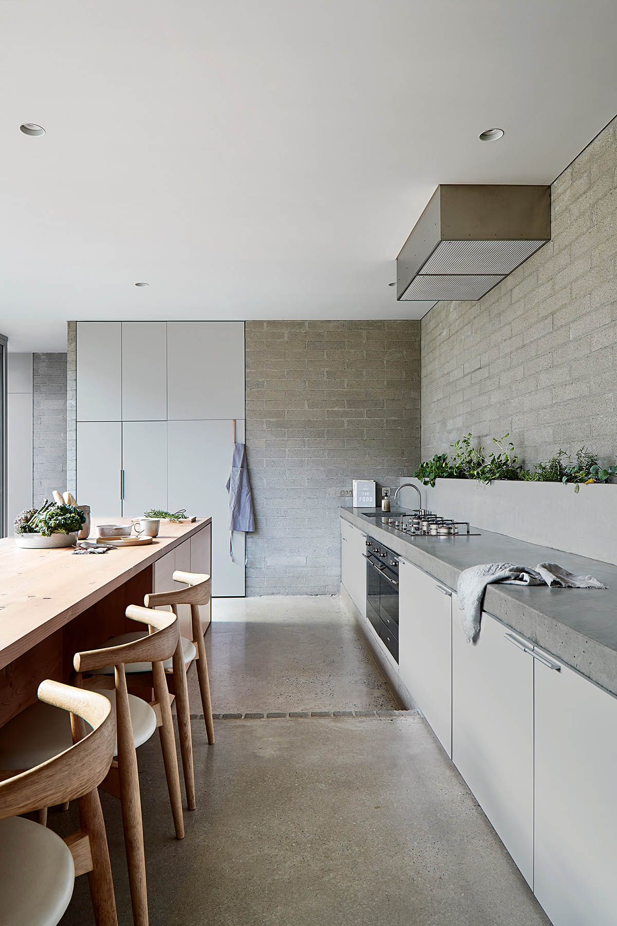 Studio Four designs Ruxton Rise Residence with internal courtyard and minimal elements in Melbourne
