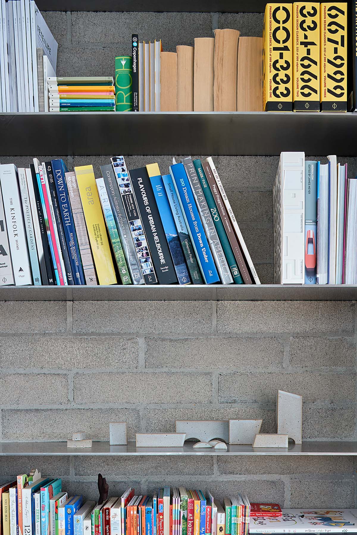 Studio Four designs Ruxton Rise Residence with internal courtyard and minimal elements in Melbourne