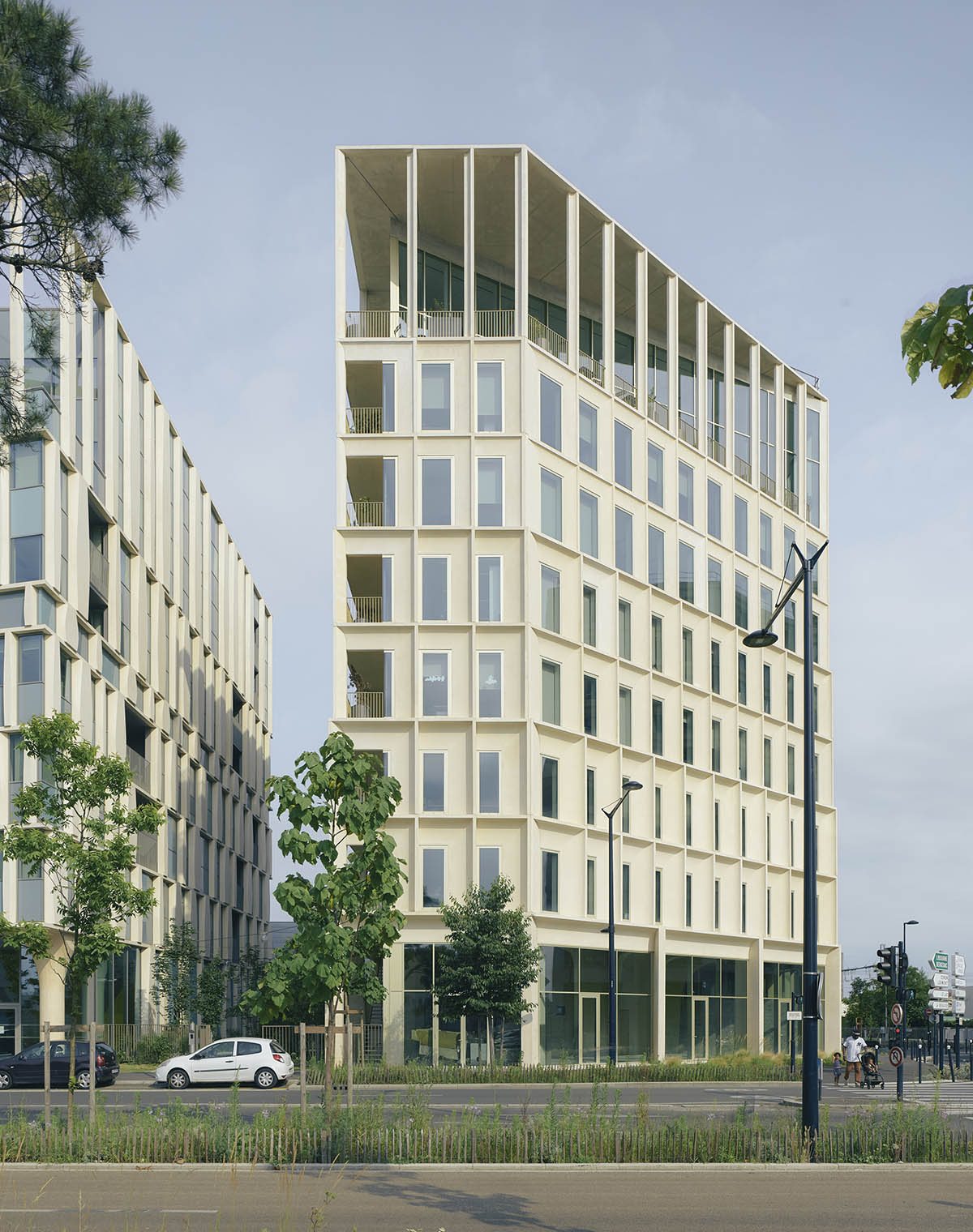 Studioninedots unveils workspace building with new spaces for interaction in Bordeaux