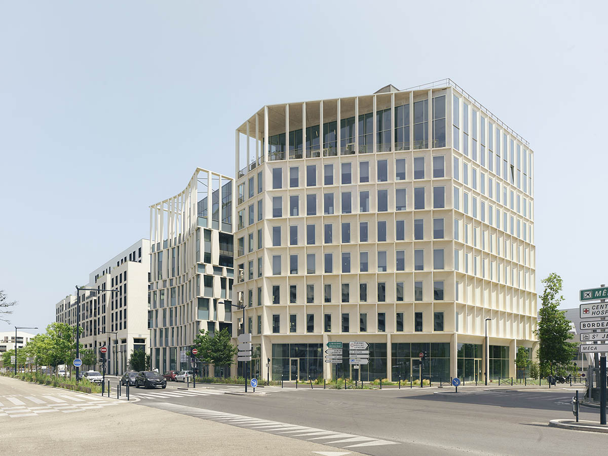 Studioninedots unveils workspace building with new spaces for interaction in Bordeaux