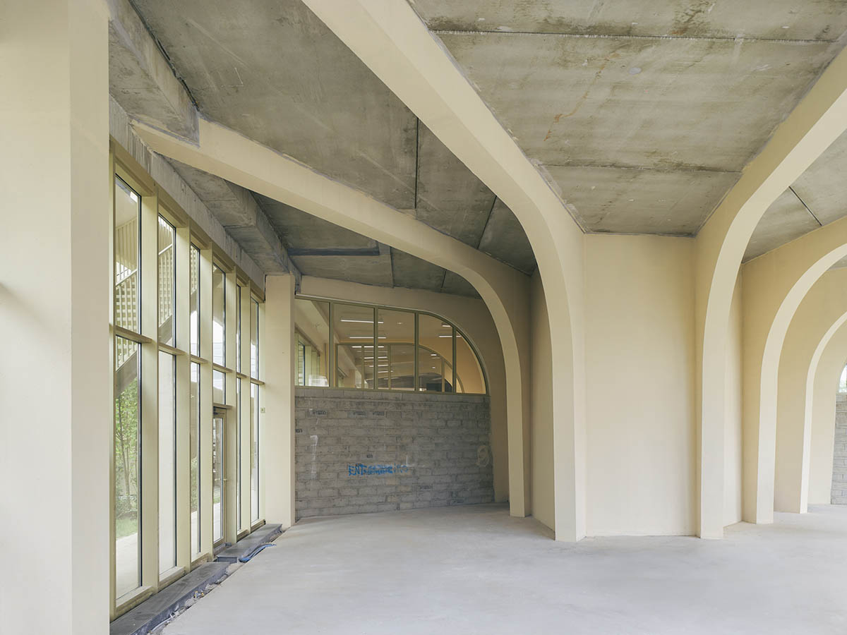 Studioninedots unveils workspace building with new spaces for interaction in Bordeaux